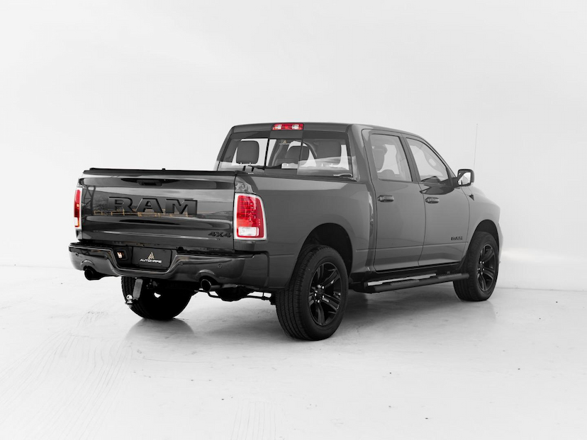 Foto do veículo RAM CLASSIC  LARAMIE NIGHT ED. 5.7 4X4 AUT. 2023 56.350 KM 265.500,00