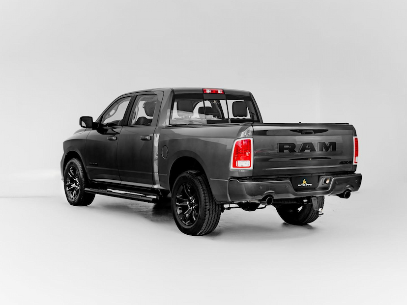 Foto do veículo RAM CLASSIC  LARAMIE NIGHT ED. 5.7 4X4 AUT. 2023 56.350 KM 265.500,00