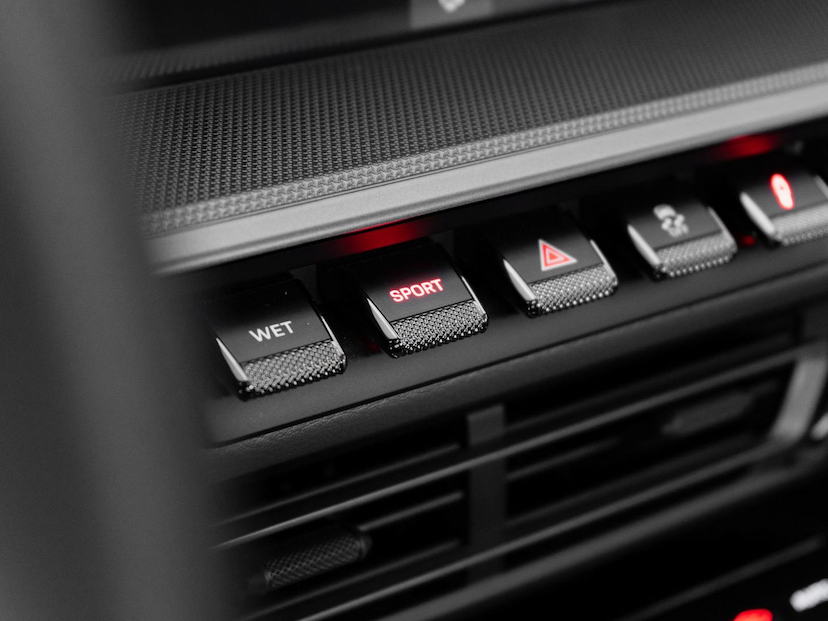 Foto do veículo PORSCHE 911  CARRERA 2021 7.280 KM 739.000,00