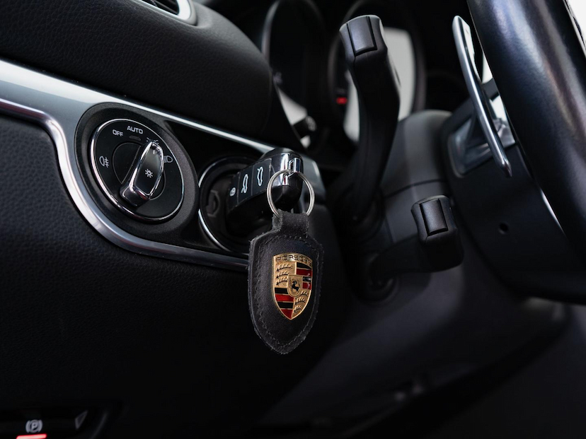 Foto do veículo PORSCHE CAYMAN CAYMAN 2018 25.632 KM 399.000,00