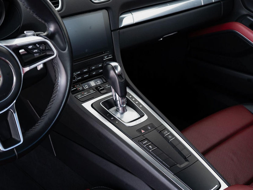 Foto do veículo PORSCHE CAYMAN CAYMAN 2018 25.632 KM 399.000,00