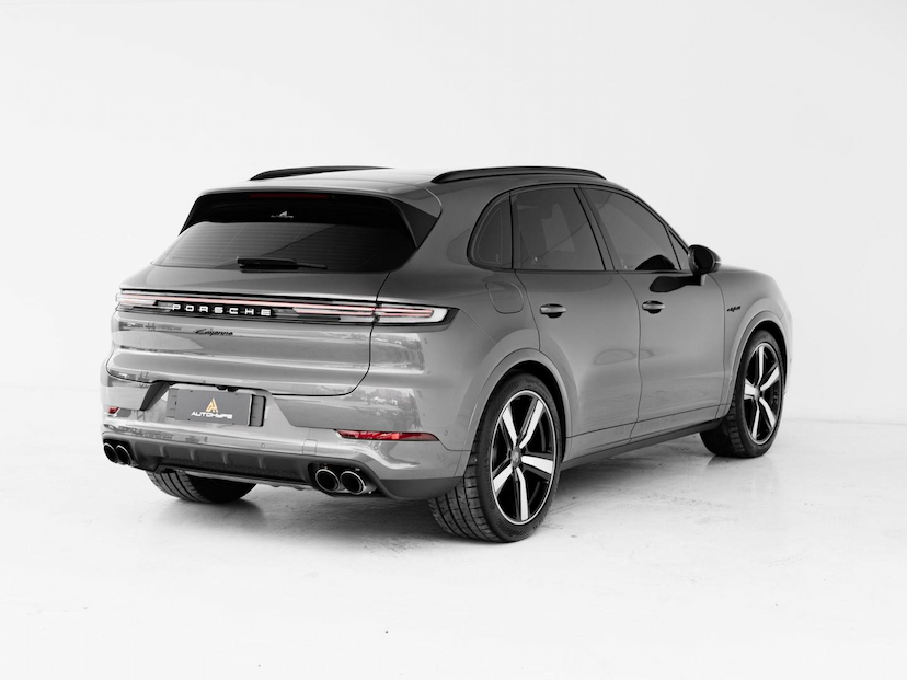 Foto do veículo PORSCHE CAYENNE E-HYBRID 2025 6.450 KM 798.500,00
