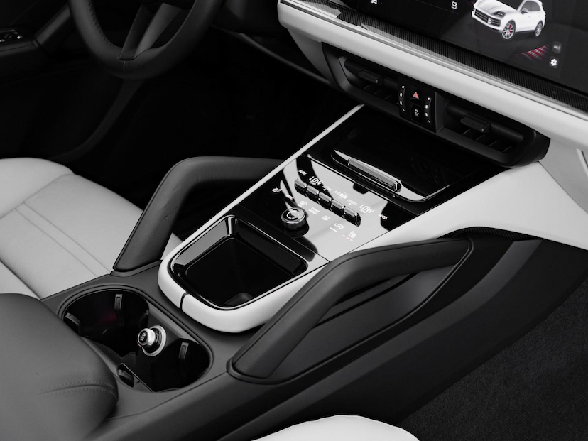 Foto do veículo PORSCHE CAYENNE E-HYBRID 2025 6.450 KM 798.500,00