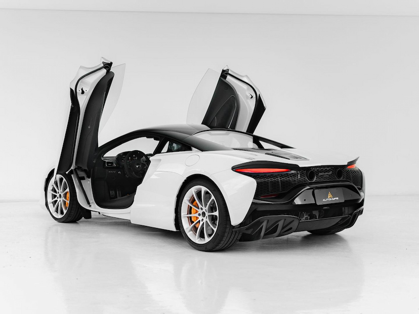 Foto do veículo MCLAREN ARTURA  2026 839 KM 2.690.000,00