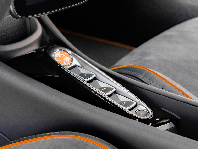 Foto do veículo MCLAREN ARTURA  2026 839 KM 2.690.000,00