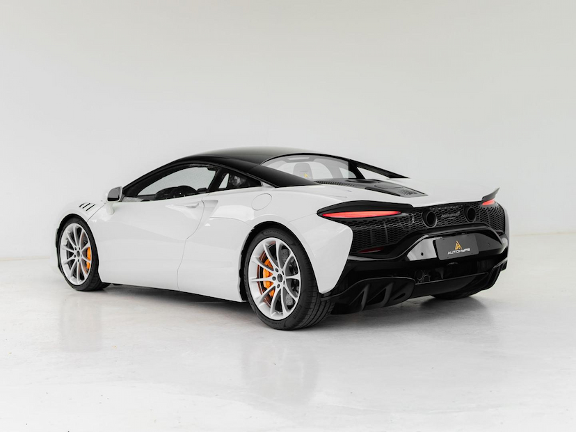 Foto do veículo MCLAREN ARTURA  2026 839 KM 2.690.000,00