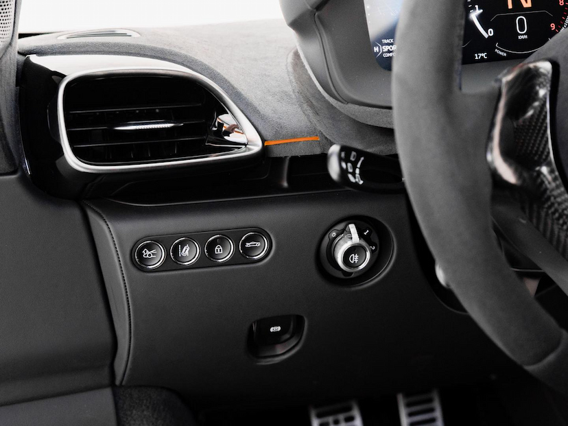 Foto do veículo MCLAREN ARTURA  2026 839 KM 2.690.000,00