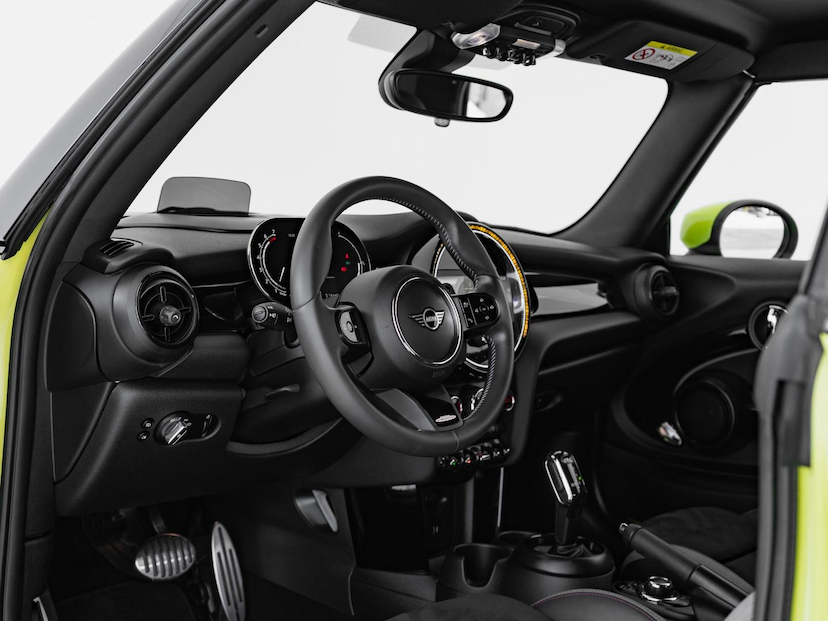 Foto do veículo MINI COOPER  S CABRIO 2022 21.600 KM 229.000,00