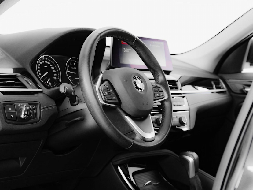 Foto do veículo BMW X1 20I X-LINE 2021 31.762 KM 169.000,00