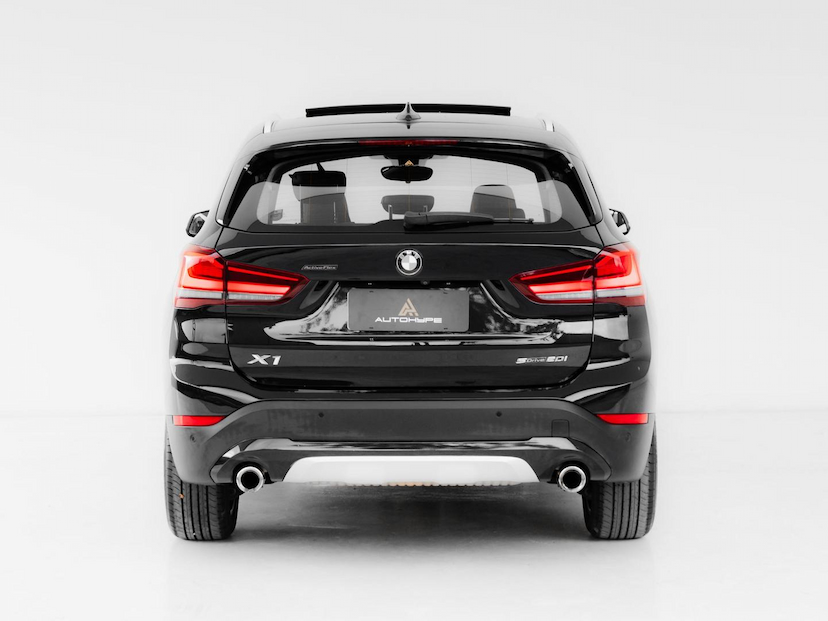 Foto do veículo BMW X1 20I X-LINE 2021 31.762 KM 169.000,00