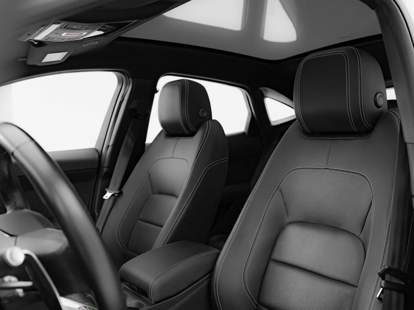 Foto do veículo JAGUAR E-PACE P250 R-DYNAMIC 2023 30.675 KM 239.000,00