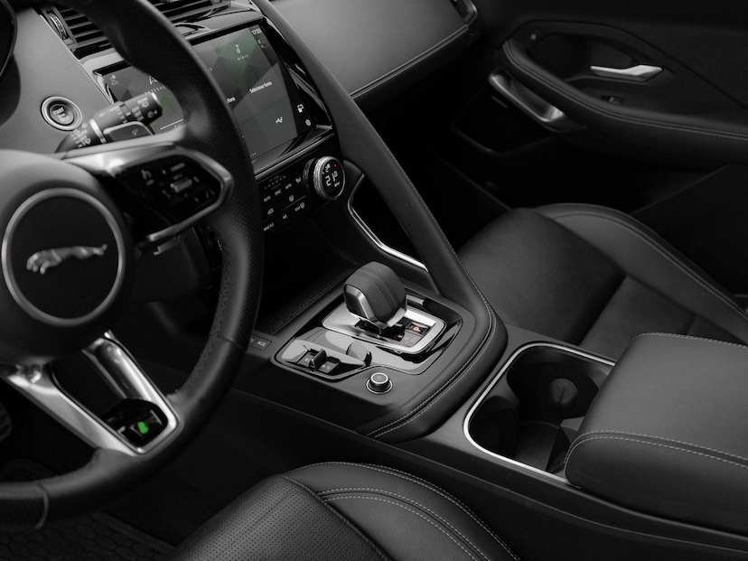Foto do veículo JAGUAR E-PACE P250 R-DYNAMIC 2023 30.675 KM 239.000,00
