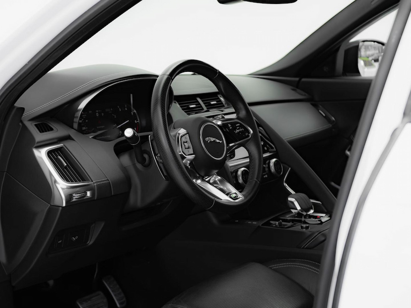 Foto do veículo JAGUAR E-PACE P250 R-DYNAMIC 2023 30.675 KM 239.000,00
