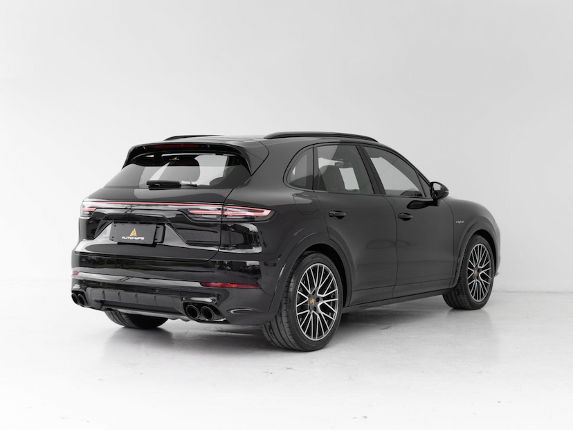 Foto do veículo PORSCHE CAYENNE PLATINUM E-HYBRID 2022 31.395 KM 539.000,00