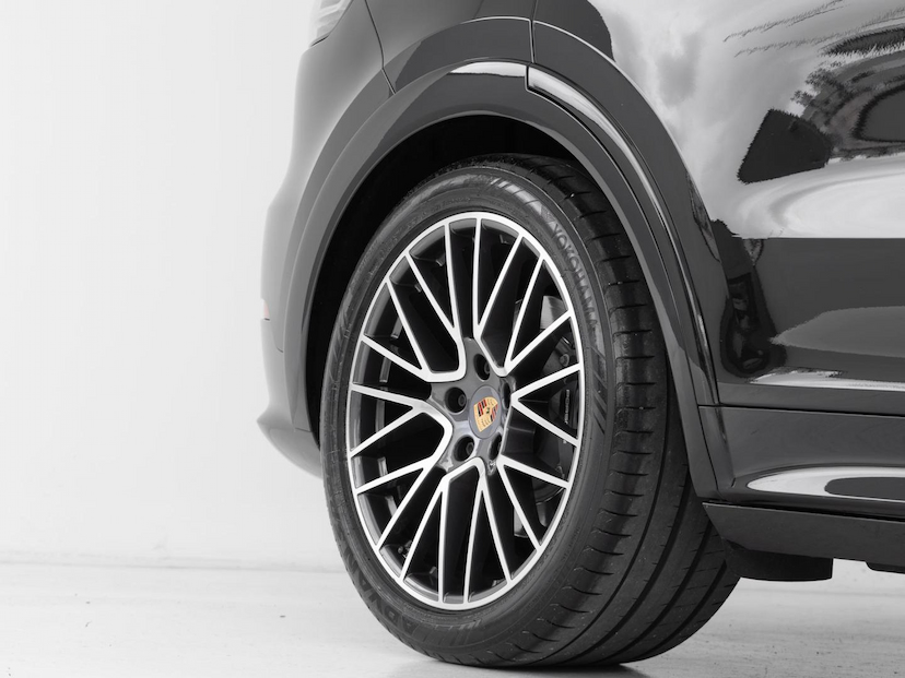 Foto do veículo PORSCHE CAYENNE PLATINUM E-HYBRID 2022 31.395 KM 539.000,00