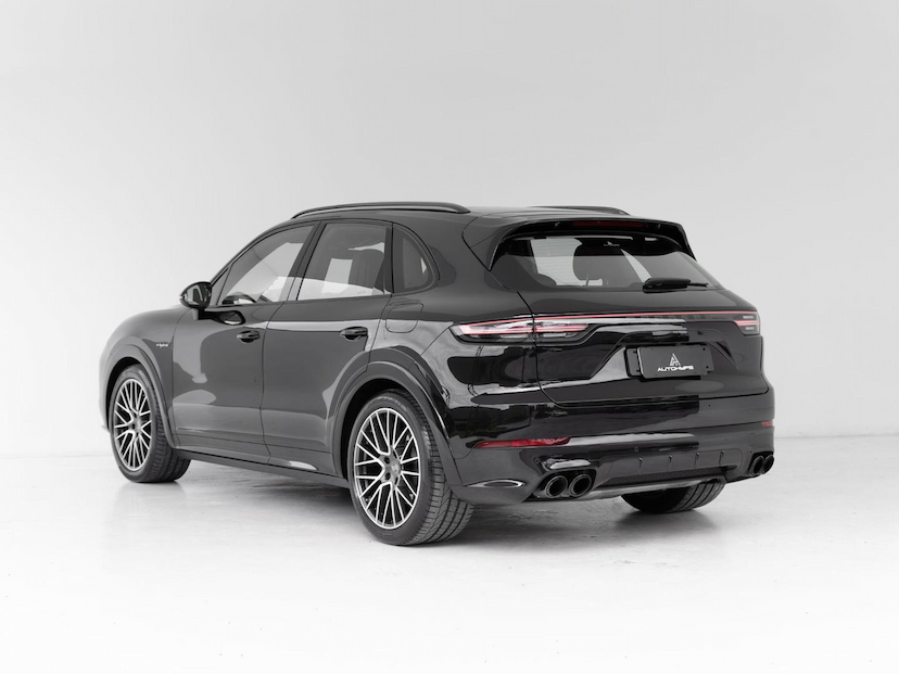 Foto do veículo PORSCHE CAYENNE PLATINUM E-HYBRID 2022 31.395 KM 539.000,00