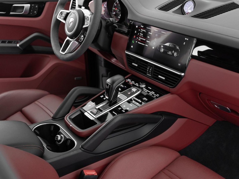 Foto do veículo PORSCHE CAYENNE PLATINUM E-HYBRID 2022 31.395 KM 539.000,00
