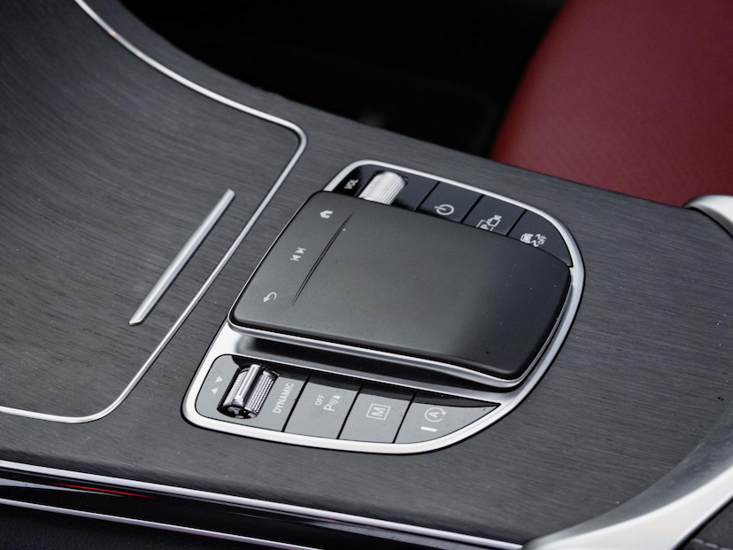 Foto do veículo MERCEDES-BENZ GLC 300 AMG LINE 2023 27.825 KM 389.000,00