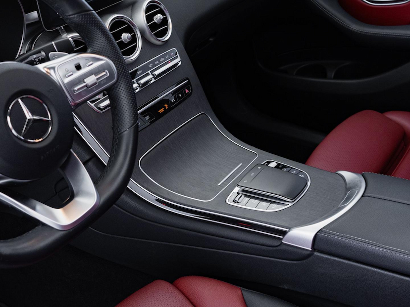 Foto do veículo MERCEDES-BENZ GLC 300 AMG LINE 2023 27.825 KM 389.000,00