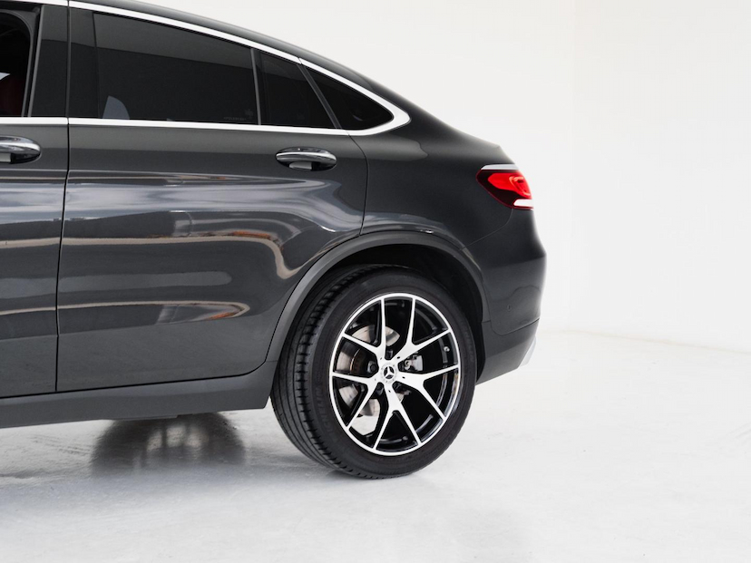 Foto do veículo MERCEDES-BENZ GLC 300 AMG LINE 2023 27.825 KM 389.000,00