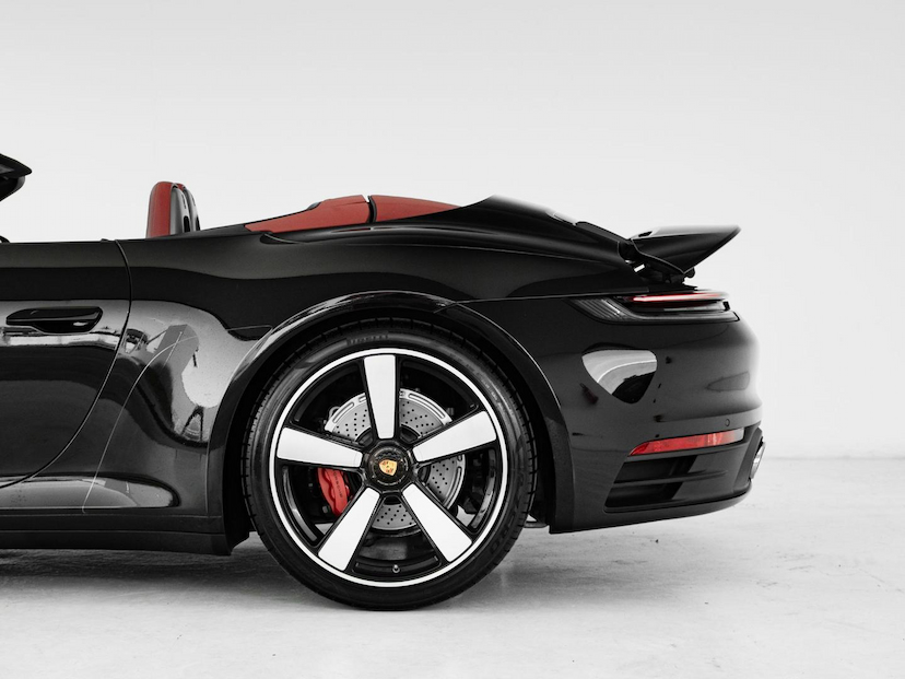 Foto do veículo PORSCHE 911 CARRERA CABRIO 2024 4.287 KM 949.000,00
