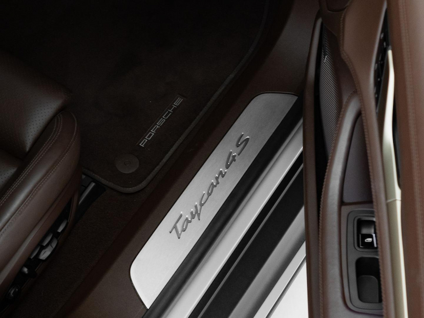 Foto do veículo PORSCHE TAYCAN 4S 2021 13.470 KM 469.000,00