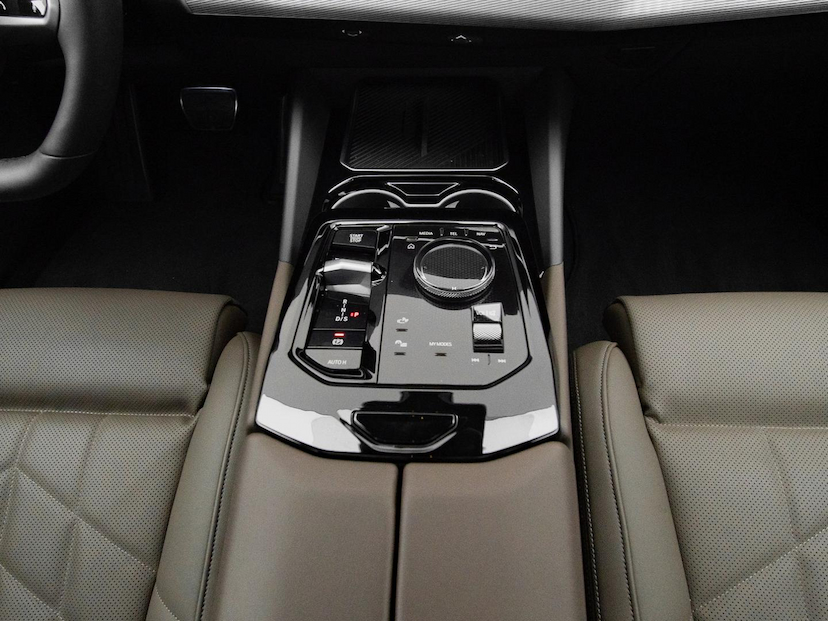 Foto do veículo BMW 530I 530E M SPORT 2025 9.149 KM 449.000,00