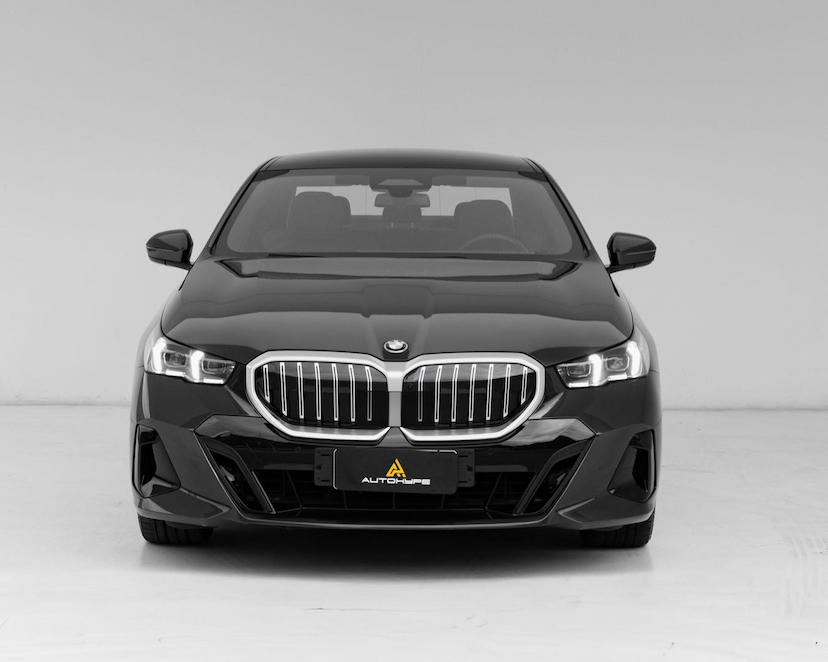 Foto do veículo BMW 530I 530E M SPORT 2025 9.149 KM 449.000,00
