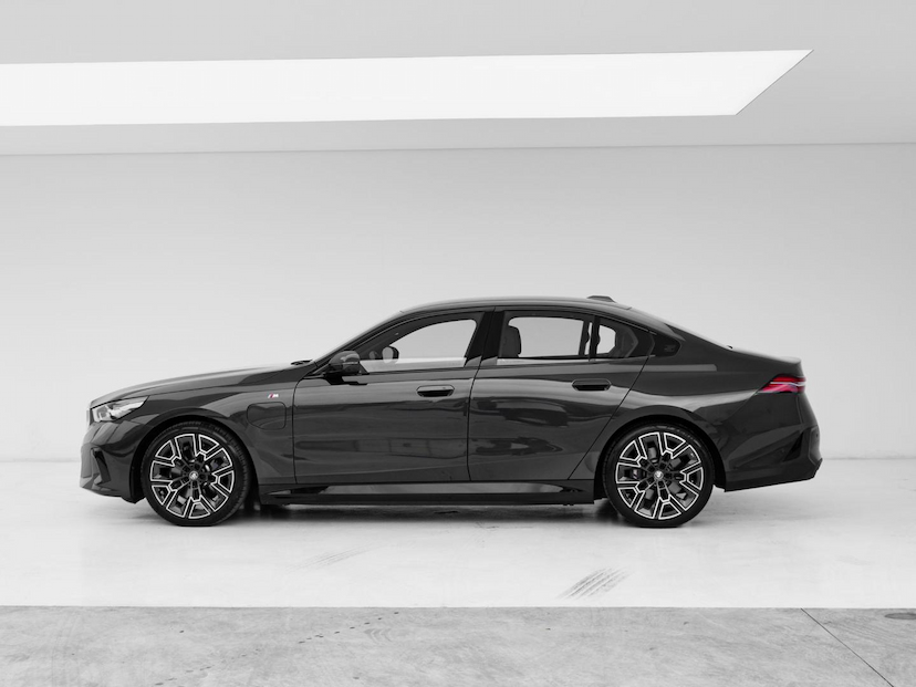 Foto do veículo BMW 530I 530E M SPORT 2025 9.149 KM 449.000,00