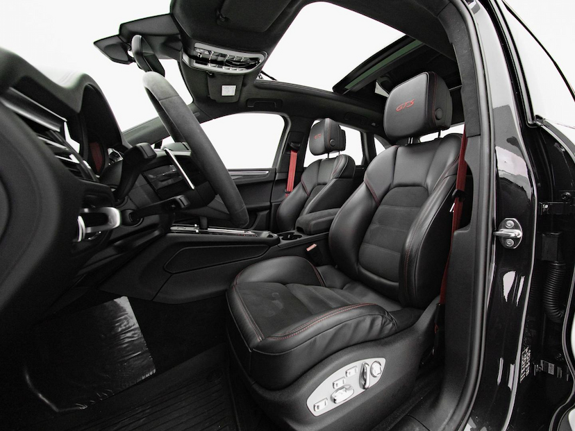 Foto do veículo PORSCHE MACAN  GTS 2023 14.685 KM 579.000,00