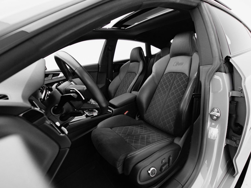 Foto do veículo AUDI RS5 SPORTBACK 2021 33.156 KM 409.000,00