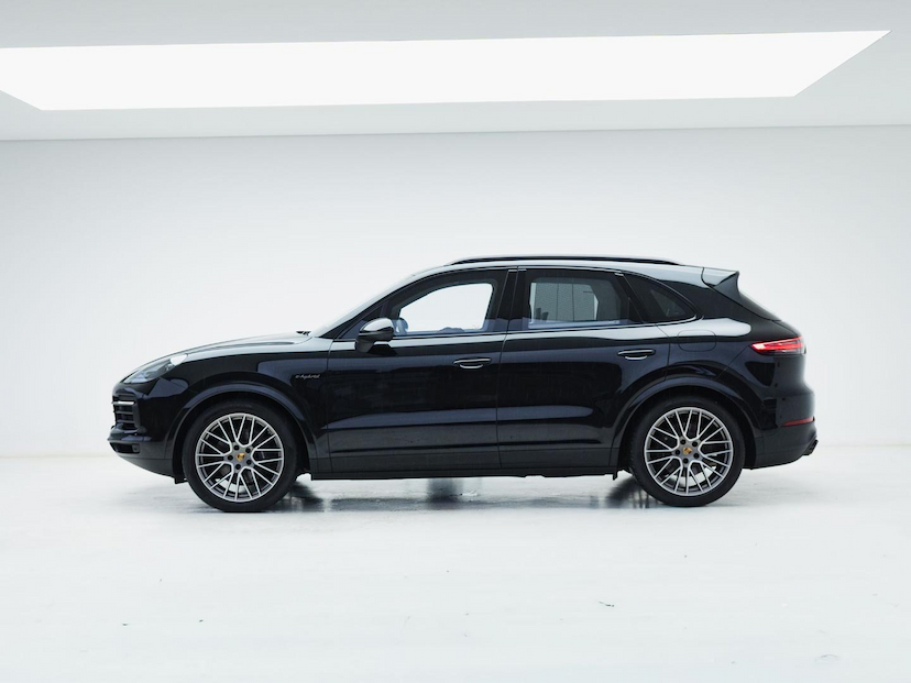 Foto do veículo PORSCHE CAYENNE PLATINUM EDITION E-HYBRID 2023 12.627 KM 638.900,00