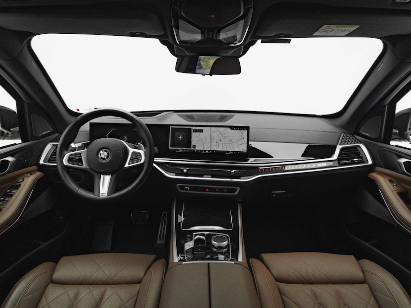 Foto do veículo BMW X5 50E M SPORT 2025 11.023 KM 749.000,00