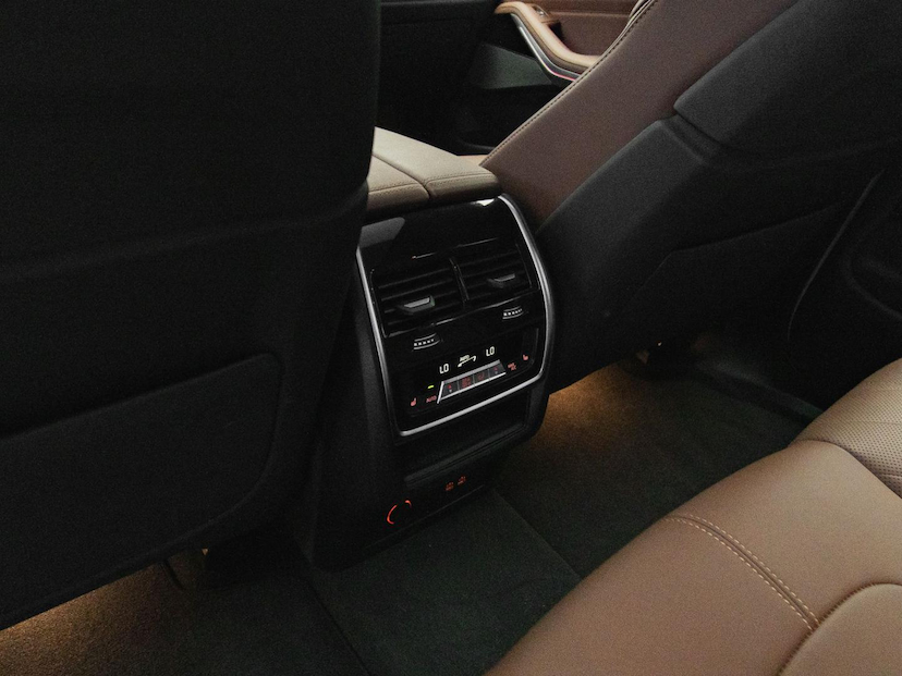 Foto do veículo BMW X5 50E M SPORT 2025 11.023 KM 749.000,00
