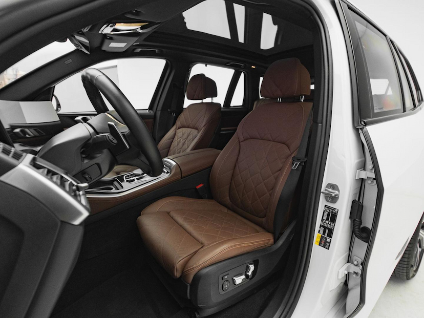 Foto do veículo BMW X5 50E M SPORT 2025 11.023 KM 749.000,00