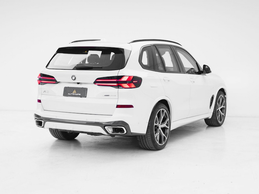 Foto do veículo BMW X5 50E M SPORT 2025 11.023 KM 749.000,00