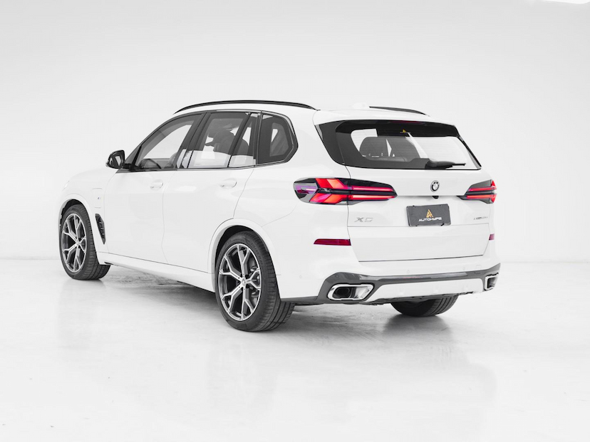Foto do veículo BMW X5 50E M SPORT 2025 11.023 KM 749.000,00