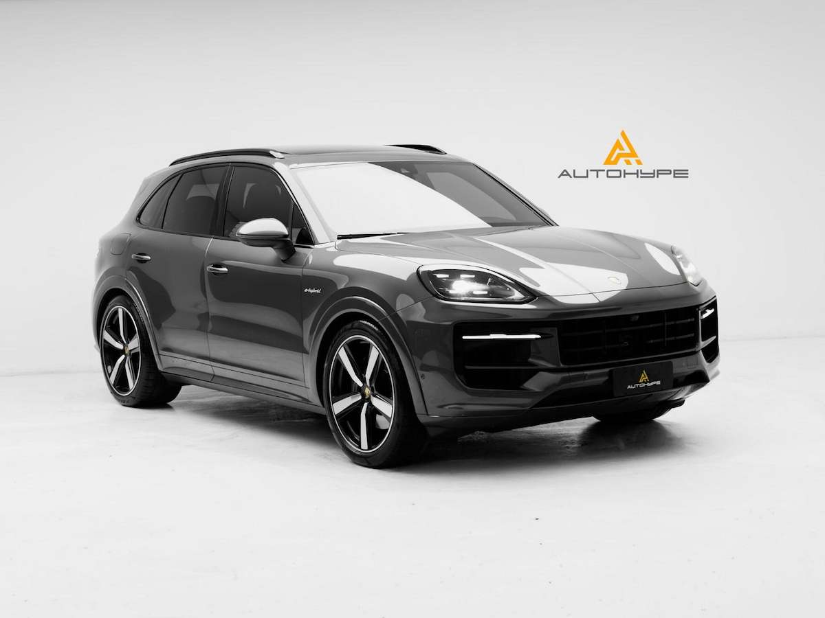 Foto do veículo PORSCHE CAYENNE E-HYBRID 2024/2024 20.324 KM R$ 688.900,00