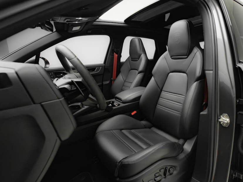Foto do veículo PORSCHE CAYENNE E-HYBRID 2024 20.324 KM 688.900,00