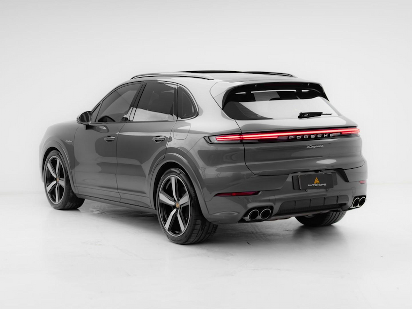 Foto do veículo PORSCHE CAYENNE E-HYBRID 2024 20.324 KM 688.900,00