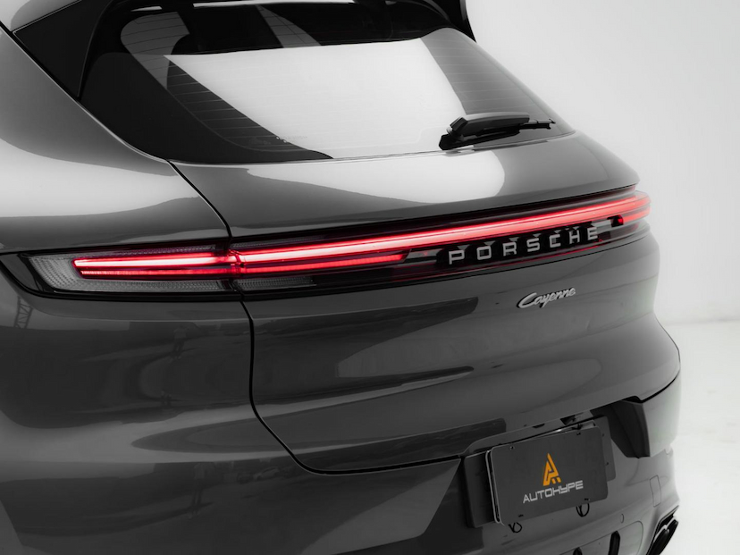 Foto do veículo PORSCHE CAYENNE E-HYBRID 2024 20.324 KM 688.900,00