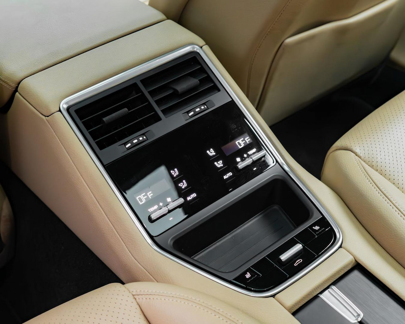 Foto do veículo PORSCHE PANAMERA 4 E-HYBRID 2023 13.375 KM 629.000,00