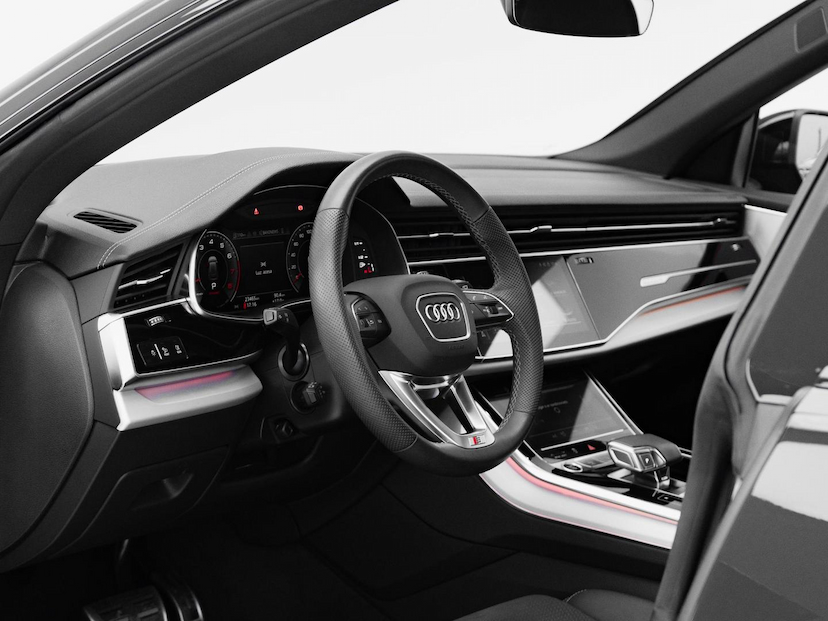 Foto do veículo AUDI Q8 SPORTBACK HIBRIDO 2023 23.465 KM 449.000,00