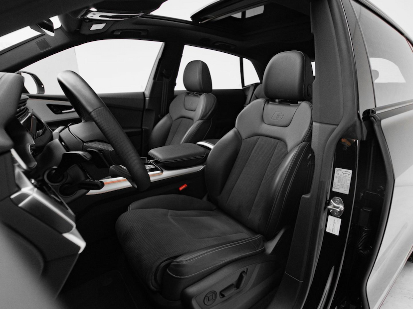 Foto do veículo AUDI Q8 SPORTBACK HIBRIDO 2023 23.465 KM 449.000,00