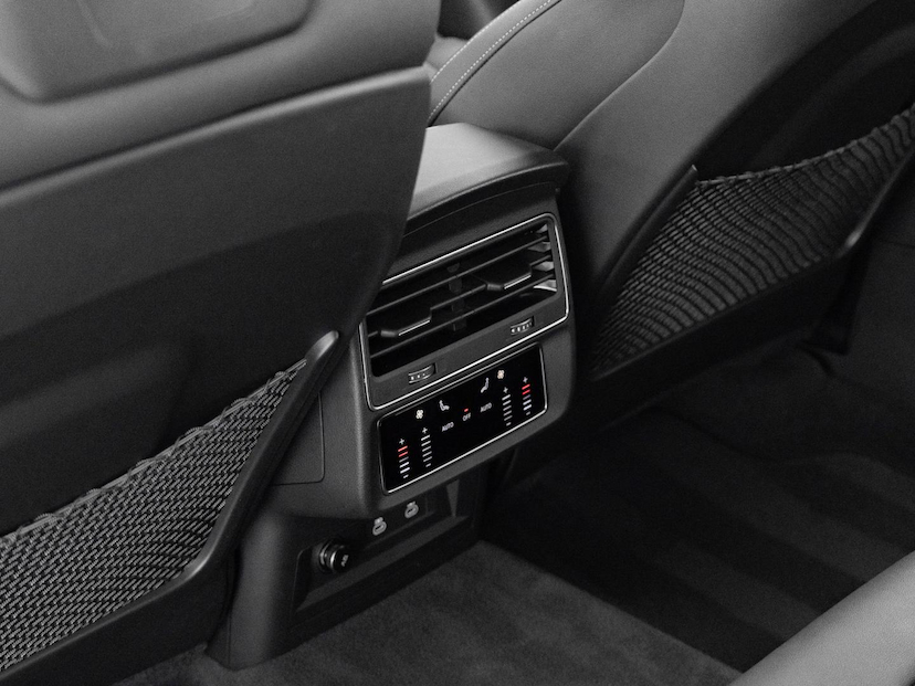 Foto do veículo AUDI Q8 SPORTBACK HIBRIDO 2023 23.465 KM 449.000,00