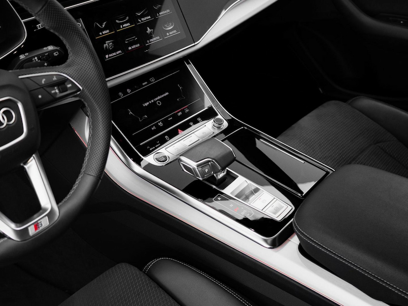 Foto do veículo AUDI Q8 SPORTBACK HIBRIDO 2023 23.465 KM 449.000,00