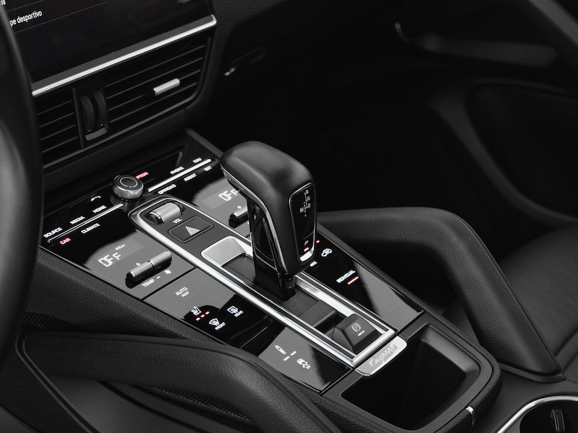 Foto do veículo PORSCHE CAYENNE COUPE E-HYBRID 2022 25.929 KM 568.500,00