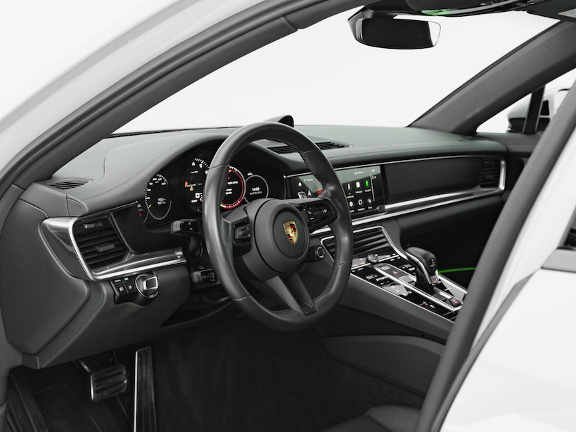 Foto do veículo PORSCHE PANAMERA  4EHYB 2023 19.450 KM 619.000,00