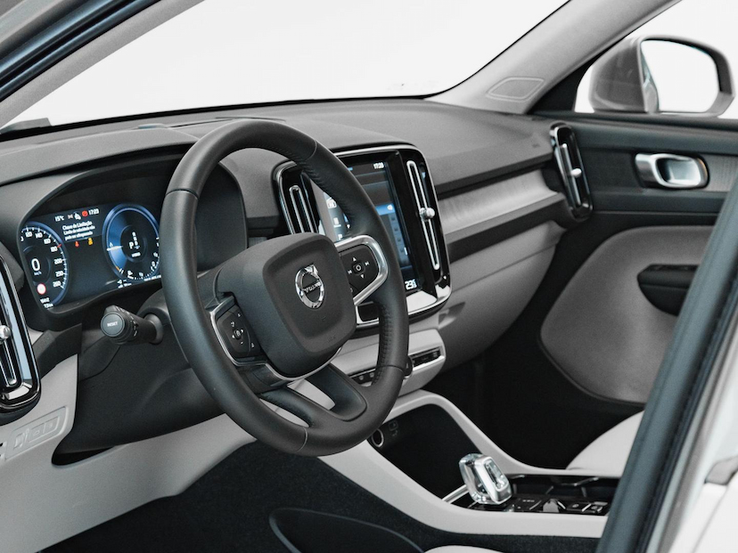 Foto do veículo VOLVO XC40  T5H INSCRIP 2021 35.300 KM 174.900,00