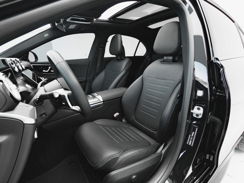 Foto do veículo MERCEDES-BENZ C 300 C300 AMG LINE 2025 15.475 KM 359.000,00